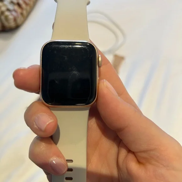 Apple Watch Series 5 - Picture 4 of 5